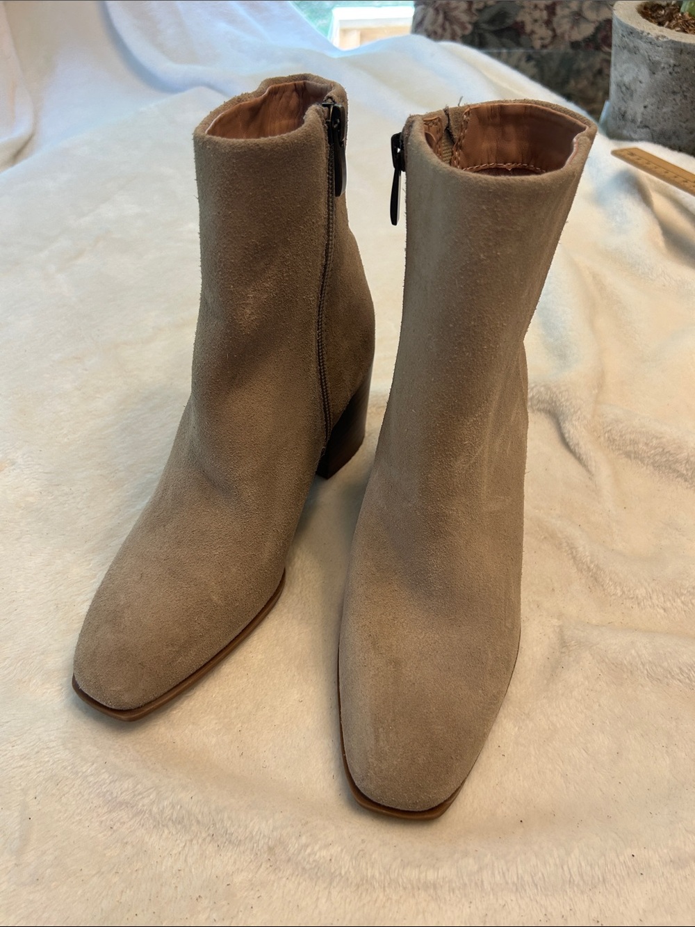 Nordstrom Women’s Ankle Boot - Suede Zip Closure